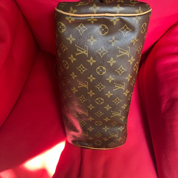 Louis Vuitton Monogram GM Shoulder Handbag - Picture 3 of 9